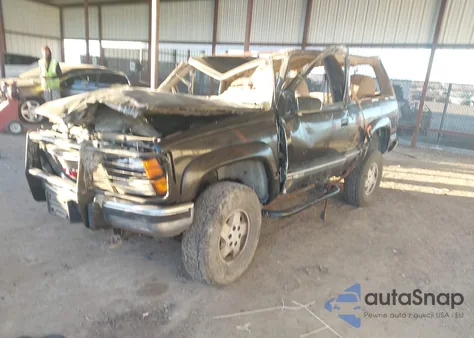 1992 GMC Yukon z USA, uszkodzony, nr VIN 1GKEK18K2NJ705013